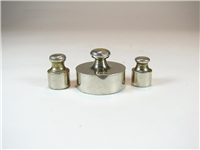  3 وزنه برنجی قدیمی 100 و 21.5 و 16.5 گرمی