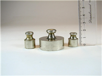  3 وزنه برنجی قدیمی 100 و 21.5 و 16.5 گرمی