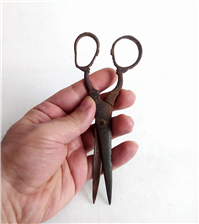  قیچی فولادی بسیار قدیمی دستساز قاجاری