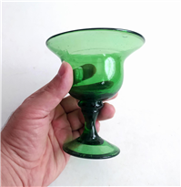  یک عدد جام قدیمی دست ساز سبز 