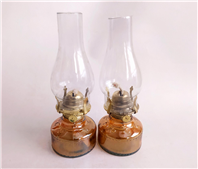 یک جفت چراغ نفتی شامپاینی پررنگ 