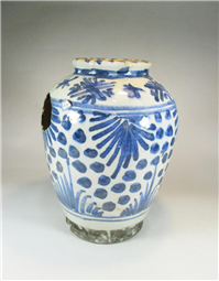 مرتبونی یا روغن دان بسیار کهنه قاجاری لعابی