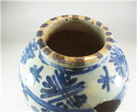 مرتبونی یا روغن دان بسیار کهنه قاجاری لعابی