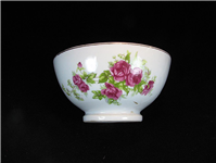 کاسه قدیمی و گل درشت گل سرخی زیبا 