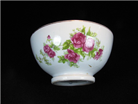 کاسه قدیمی و گل درشت گل سرخی زیبا 