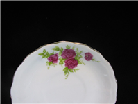 یک دست زیر فنجانی گل سرخی قدیمی زیبا 