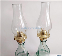 2عدد چراغ نفتی قدیمی پایه بلند سالم 