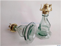 2عدد چراغ نفتی قدیمی پایه بلند سالم 