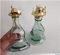 2عدد چراغ نفتی قدیمی پایه بلند سالم 