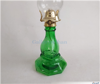 چراغ نفتی قدیمی پایه بلند رنگ شده سبز 