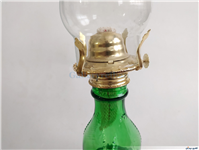 چراغ نفتی قدیمی پایه بلند رنگ شده سبز 