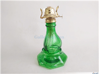 چراغ نفتی قدیمی پایه بلند رنگ شده سبز 