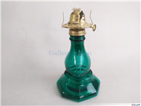 چراغ نفتی قدیمی پایه بلند سالم رنگ شده