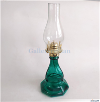 چراغ نفتی قدیمی پایه بلند سالم رنگ شده