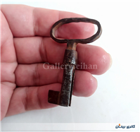 کلید فولادی بسیار قدیمی دستساز شیاردار