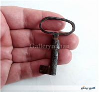 کلید فولادی بسیار قدیمی دستساز شیاردار
