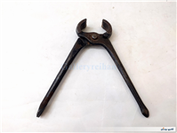 گاز انبر قدیمی دست ساز همراه با میخکش 