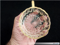 فنجان قدیمی شیشه ای با طرح و شکل خاص