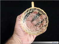 فنجان قدیمی شیشه ای با طرح و شکل خاص