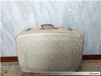 چمدان قدیمی طرح دار بسیار خاص کرم رنگ 