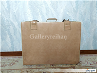 چمدان قدیمی با رنگ بسیار خاص و زیبا 