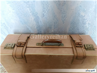 چمدان قدیمی با رنگ بسیار خاص و زیبا 