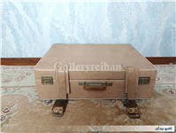 چمدان قدیمی با رنگ بسیار خاص و زیبا 