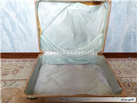 چمدان قدیمی با رنگ بسیار خاص و زیبا 