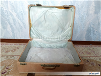 چمدان قدیمی با رنگ بسیار خاص و زیبا 